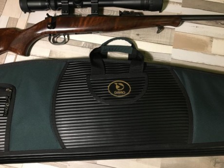 Hola, vendo esta preciosa carabina CZ 452 calibre 22 magnum. Está impoluta se vende con visor 8x32 aumentos 21