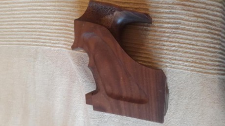 Hola,

Vendo cacha original Steyr para diestro de tamaño M para pistolas pcp LP10/LP50. La cacha está 00