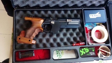 Vendo pistola Tesro TS 22-2. Perfecto estado. Con maletín, 2 cargadorees y llaves para ajustes y despiece. 02