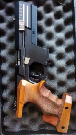 Vendo pistola Tesro TS 22-2. Perfecto estado. Con maletín, 2 cargadorees y llaves para ajustes y despiece. 01