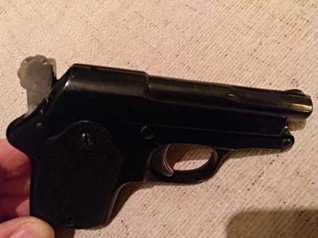 Hola.
Vendo 2 pistolas inutilizadas, una Star S del 9 corto de la policía armada y una Sharpshooter 1919 11