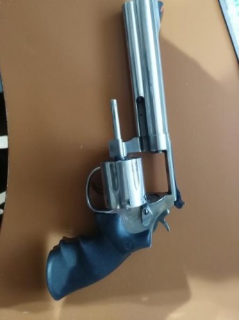 Se venda pistolas una tonos suucenter mono tiro con dos juegos de visores calibre 357 maximagnun y 357 10