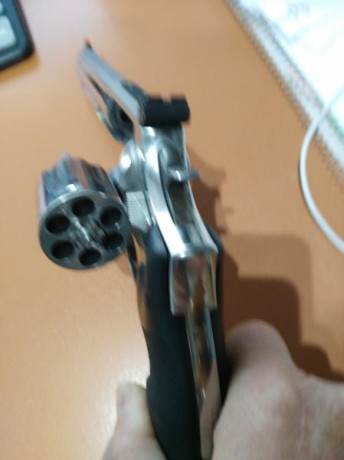 Se venda pistolas una tonos suucenter mono tiro con dos juegos de visores calibre 357 maximagnun y 357 20