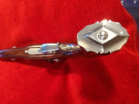 Vendo esta pistola fabricada por Pedersoli,no tiene practicamente uso,se la compré a un amigo que dejo 10