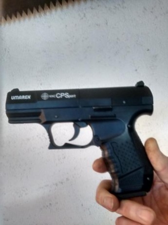 Hola, un amigo cambia esta pistola, funcionando bien, por detonadora cal. 9 mm. Con la Walther se adjuntan 02