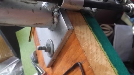 Buenas.
Os pongo unas fotos de la placa que me he fabricado para calentar una recalibradora RCBS.
Es similar 40
