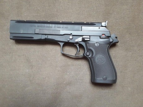 pues un amigo vende esta Beretta 87 del 22lr ,  esta como nueva  , tiene poco uso  y lleva dos cargadores 01