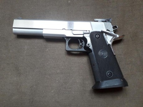 un amigo vende una pistola SPS de 9mm en 6 pulgadas , la pistola esta como nueva , tiene  muy pocos tiros 01