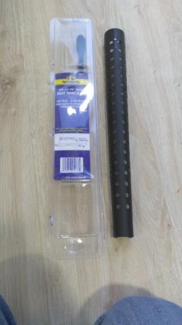 Pues se pone en venta estas dos cosas que son:
-- Una culata para Mossberg 500/590 de color negro modelo 00