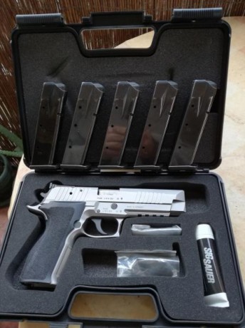  VENDIDA   Se vende Sig Sauer P226 X-Five allround comprada hace 2 años ( solo usada 1 año ) con 4.000 00