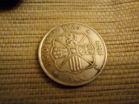 Vendo monedas de plata con un peso de 19 gramos de plata ley 800, de modo que cada una contiene 15,2 gramos 01