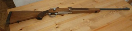 Vendo rifle semiautomatico browning cal.300wm, el rifle esta en buen estado , tiene 2 cargadores, 61cm 112