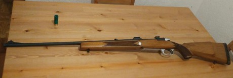 Vendo rifle semiautomatico browning cal.300wm, el rifle esta en buen estado , tiene 2 cargadores, 61cm 111