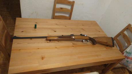 Vendo rifle semiautomatico browning cal.300wm, el rifle esta en buen estado , tiene 2 cargadores, 61cm 110