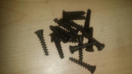 Hola, haciendo limpieza en los cajones me he encontrado piecerio completamente nuevo para fusil FR8.

Hay 12