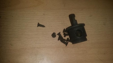 Hola, haciendo limpieza en los cajones me he encontrado piecerio completamente nuevo para fusil FR8.

Hay 10