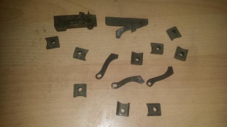Hola, haciendo limpieza en los cajones me he encontrado piecerio completamente nuevo para fusil FR8.

Hay 30