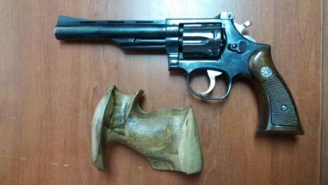 Vendo revolver llama comanche II  de 6 pulgadas 38 spl con cacha anatómica 150€ 02