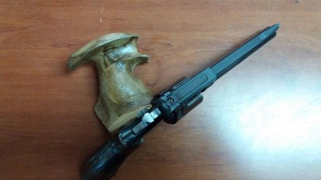 Vendo revolver llama comanche II  de 6 pulgadas 38 spl con cacha anatómica 150€ 01