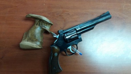 Vendo revolver llama comanche II  de 6 pulgadas 38 spl con cacha anatómica 150€ 00
