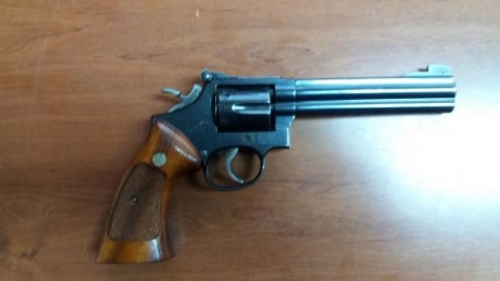 Vendo este precioso Revolver S&W de 6 pulgadas 38 spl con cachas anatomicas. 300€ 00