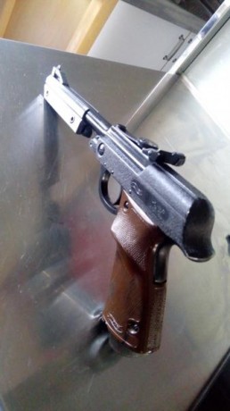 Saco un ejemplar de la famosa y mítica pistola de Walther en muy buen estado estético y funcional , incorpora 02
