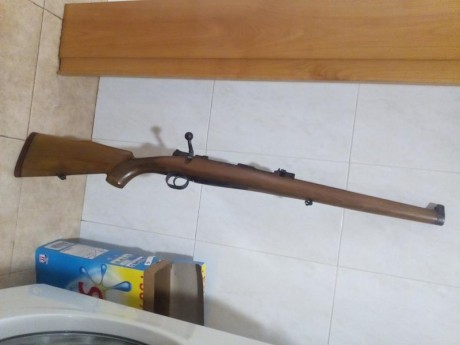 Buenas, mi padre adquirio hace unos 20 años un Mauser 7x57 de 1893 o 1898. Hay cosas que me llaman la 02