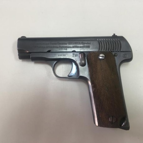 Dos pistolas de principios del siglo xx. Una astra del calibre 7,65, y una browning de 9mm. Las tengo 00