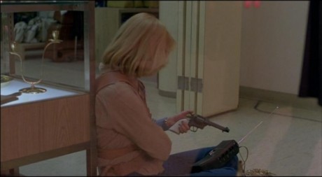 Compañeros,

En vista de las ganas de algunos (Elcafe, Wilcow, Vrakk, etc) por adivinar armas de películas 120