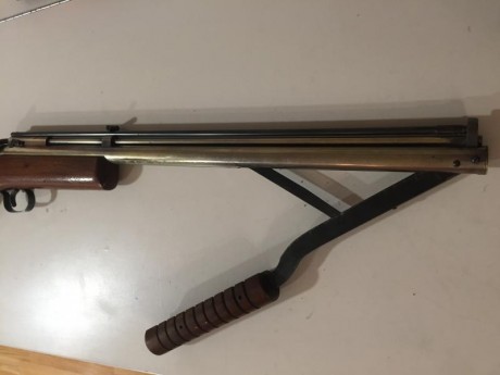 Se vende carabina de 1958 Benjamin modelo 3100 calibre 4.5 solo admite BB tiene un cargador de 100, es 00
