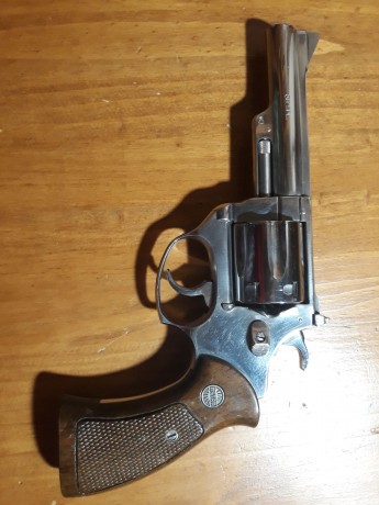Hola foreros
Un compañero de afición vende un revolver Astra modelo Nc6, en acero inoxidable, en cuatro 01