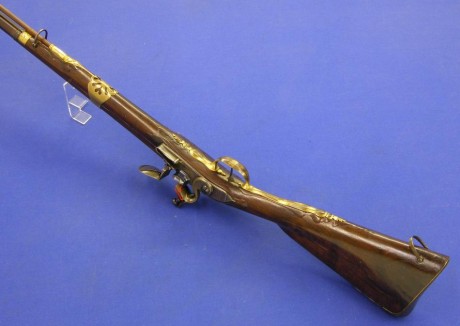 Voy a colocar unas fotos de un arma larga alemana de llave de mecha del siglo XVI. 90