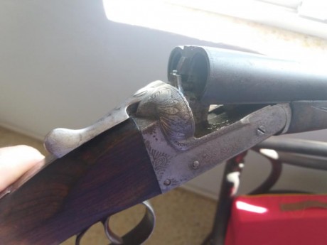 Vendo escopeta paralela Zabala, calibre 12. No expulsora, pletinas cortas. Buen estado, tanto de maderas 00