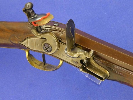 Voy a colocar unas fotos de un arma larga alemana de llave de mecha del siglo XVI. 100