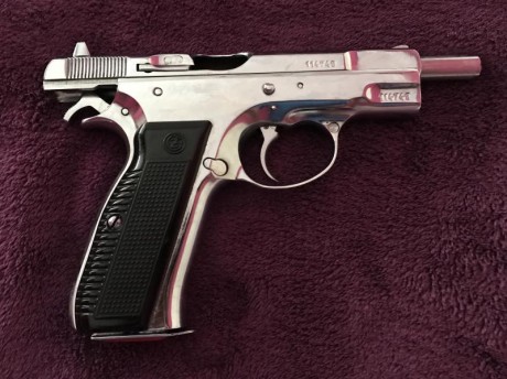 Lo dicho vendo cz 75 plateada con dos cargadores y guiada en licencia A( anteriormente en F), el arma 01