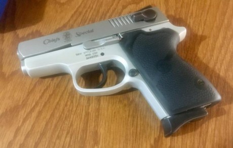 Vendo pistola Smith & Wesson, modelo CS9 Chiefs Special. Incluye su caja original, cargador de repuesto, 01