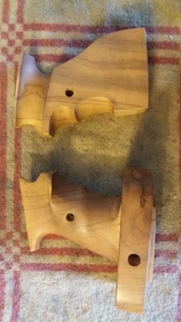 Hola. Vendo estas preciosas cachas artesanales con un solo uso.
Son de una Crosman 2240.

45 euretes 

Saludos 00