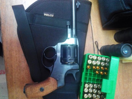 Buenas tardes.
Cambio o vendo un revolver Nagant 7'62x38. El cambio podria ser por un revólver S&W 00