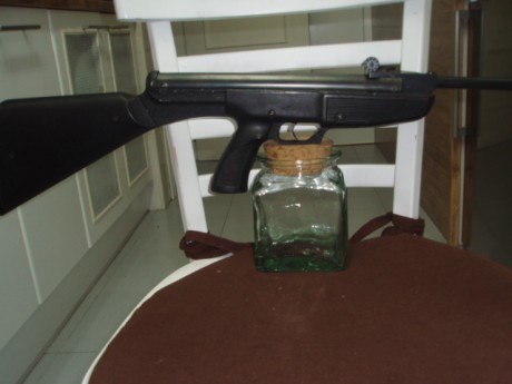 Hola,

Carabina Gamo 68, tercera serie,  en perfecto estado de funcionamiento, muelle recién instalado, 20