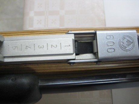 Pues eso, vendo esta carabina, muy cuidada, la vendo por 370 euros, maleta incluida.
Interesados, Teléfono-WhasApp 31