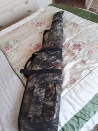 Vendo rifle semiautomatico browning cal.300wm, el rifle esta en buen estado , tiene 2 cargadores, 61cm 172