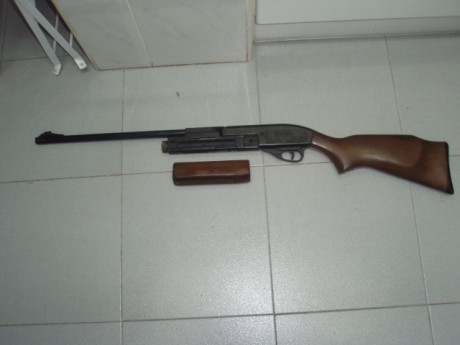 Hola,

Gamo G1200 para restaurar ó para recambios. 
Madera y metal en muy buen estado. 
Falta alza, muelle 01