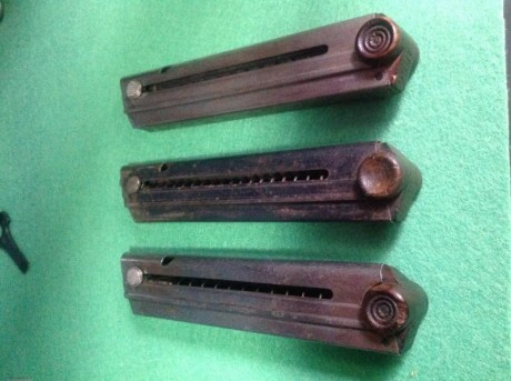 Vendida pistola con 2 cargadores, quedan en venta
2cargadores numerados, todos originales modelo navy, 22