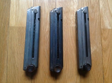 Vendida pistola con 2 cargadores, quedan en venta
2cargadores numerados, todos originales modelo navy, 21