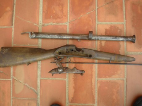 Hola buenas a todos los gurus del tema, bueno esto e encontrado en casa mas cosas entre ellas esta pieza 12
