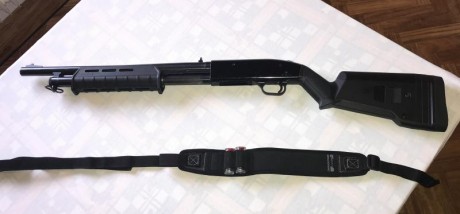 Vendo una mítica mossberg 500 del calibre 12 de corredera con capacidad para 5 cartuchos +1. Tiene equipado 02