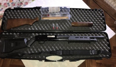 Vendo una mítica mossberg 500 del calibre 12 de corredera con capacidad para 5 cartuchos +1. Tiene equipado 00