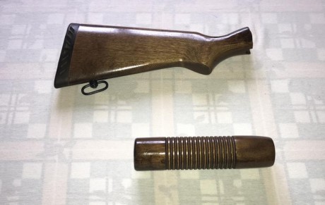 Vendo una mítica mossberg 500 del calibre 12 de corredera con capacidad para 5 cartuchos +1. Tiene equipado 22