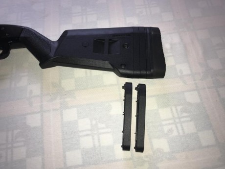 Vendo una mítica mossberg 500 del calibre 12 de corredera con capacidad para 5 cartuchos +1. Tiene equipado 21
