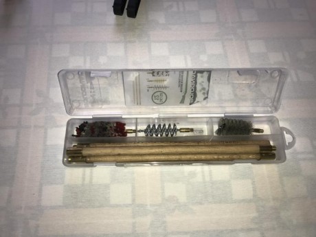 Vendo una mítica mossberg 500 del calibre 12 de corredera con capacidad para 5 cartuchos +1. Tiene equipado 30
